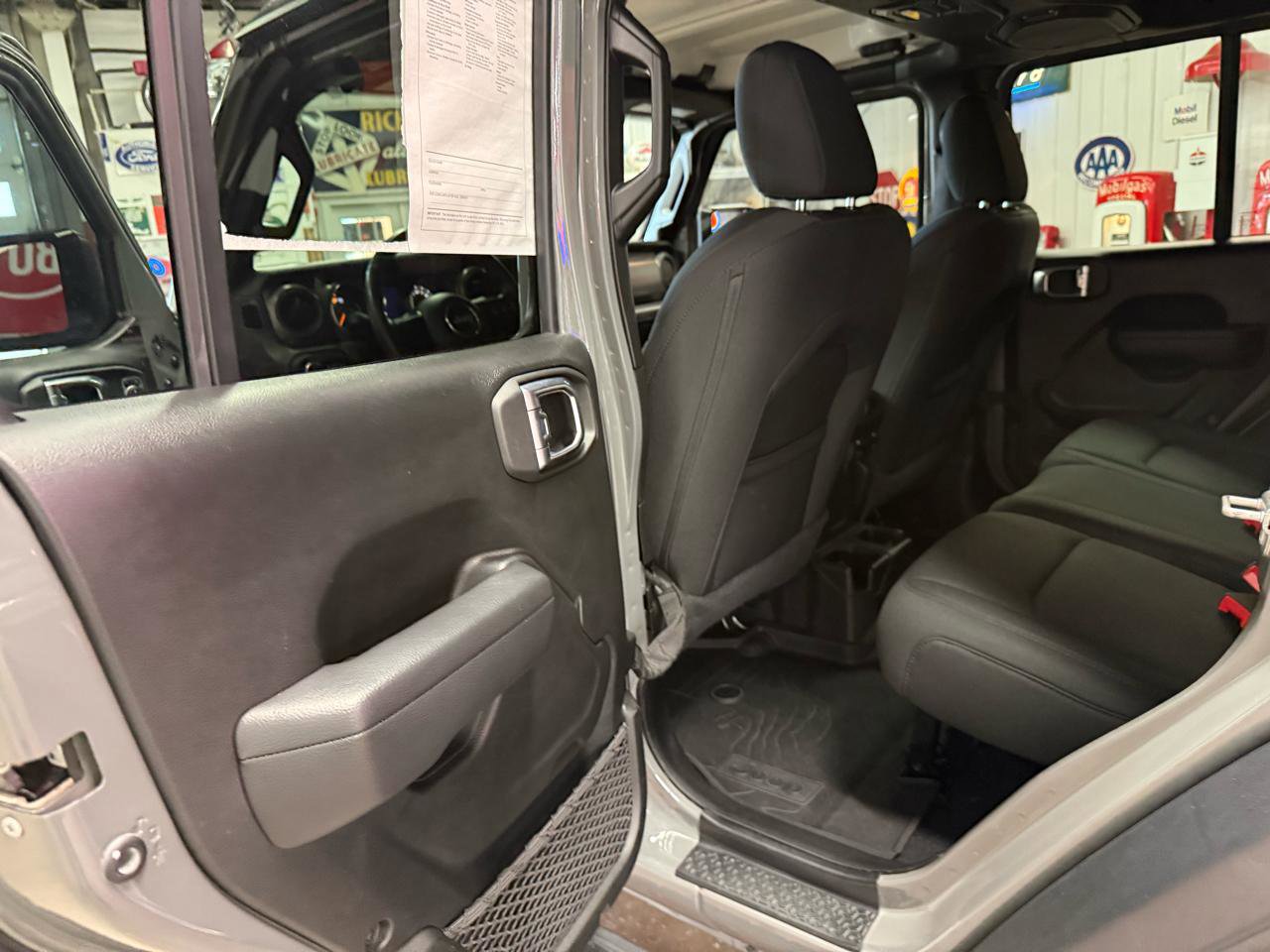 Used 2022 Jeep Wrangler Unlimited Sport image 17