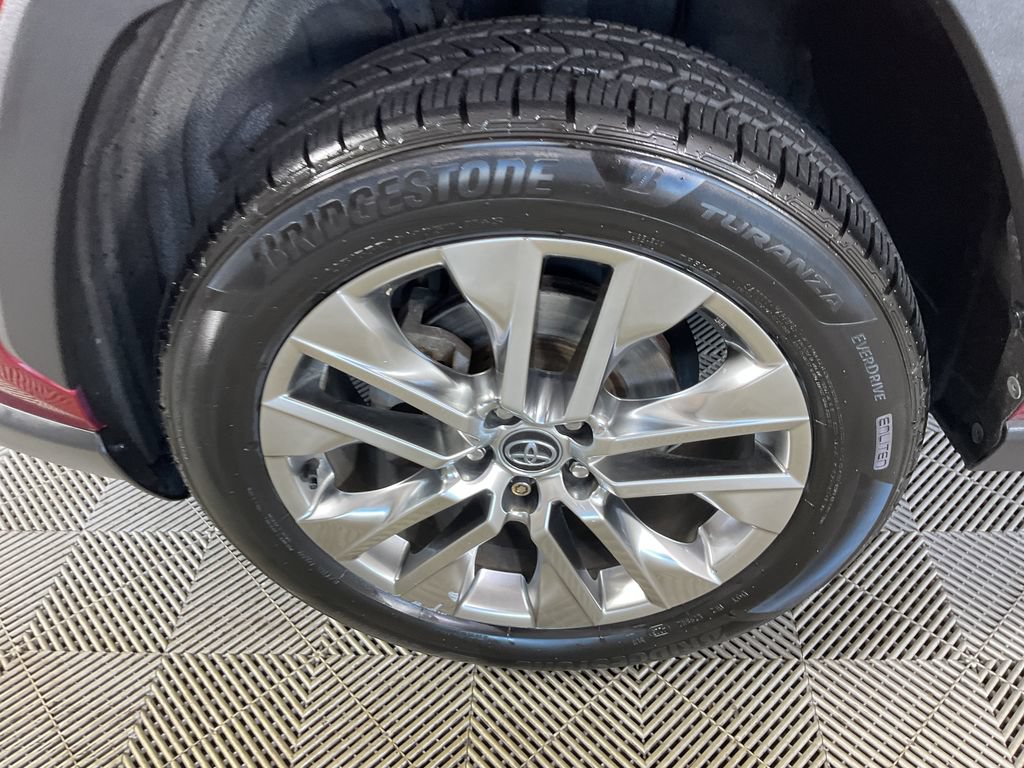 Used 2020 Toyota RAV4 XLE Premium AWD/4WD image 5