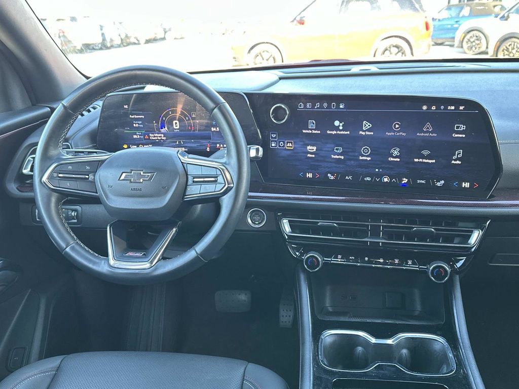 Used 2024 Chevrolet Traverse Z71 image 11