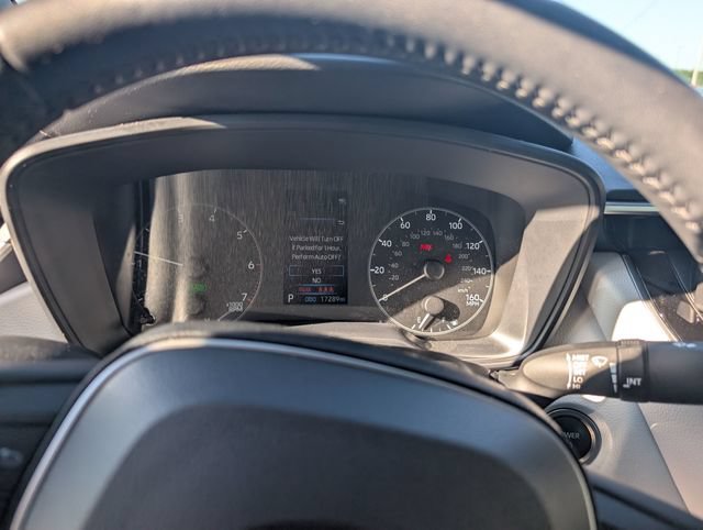 Used 2025 Toyota Corolla SE w/ Convenience Package FWD image 18
