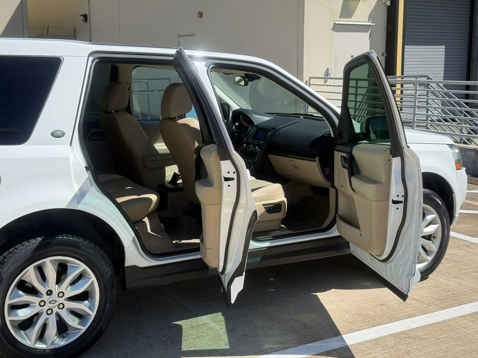 Used 2013 Land Rover LR2 HSE AWD/4WD image 19