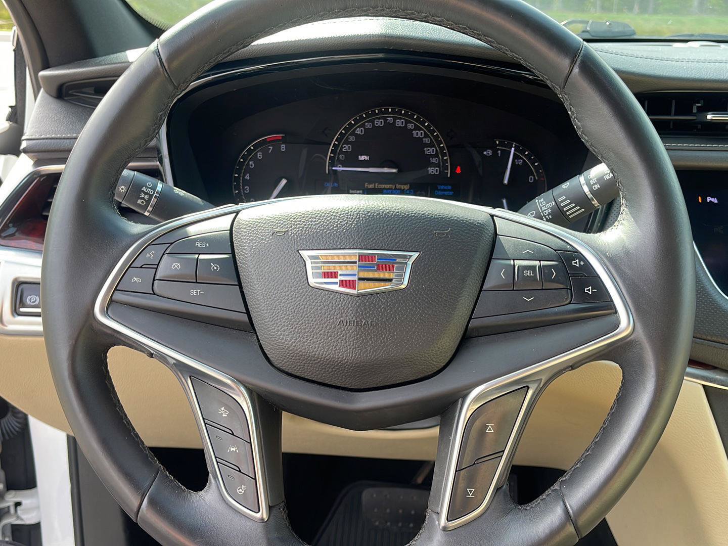 Used 2017 Cadillac XT5 Luxury w/ Driver Awareness Package AWD/4WD image 23