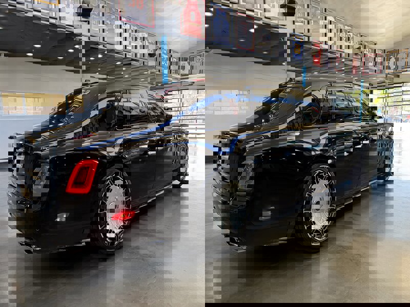 Used 2024 Rolls-Royce Phantom Sedan image 11