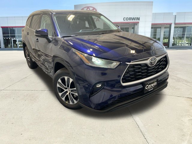 Used 2021 Toyota Highlander XLE AWD/4WD image 35