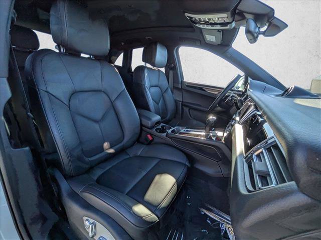 Used 2025 Porsche Macan Turbo image 25