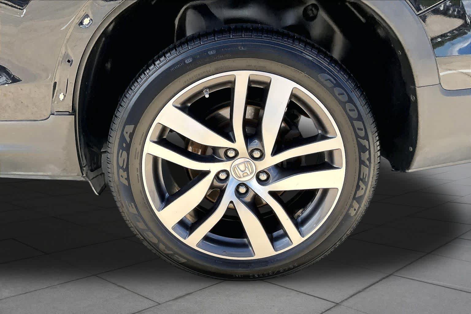 Used 2016 Honda Pilot Elite image 11