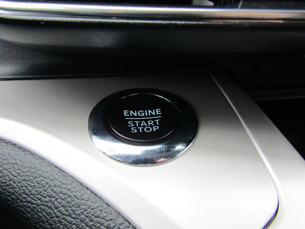 Used 2024 Ford Explorer XLT w/ Equipment Group 202A AWD/4WD image 30