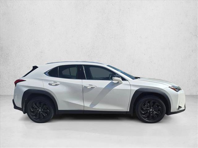 Used 2022 Lexus UX 200 w/ Accessory Package (Z2) FWD image 4