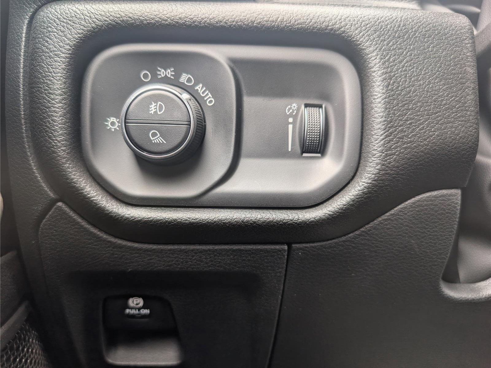 New 2026 RAM 1500 Express AWD/4WD image 17