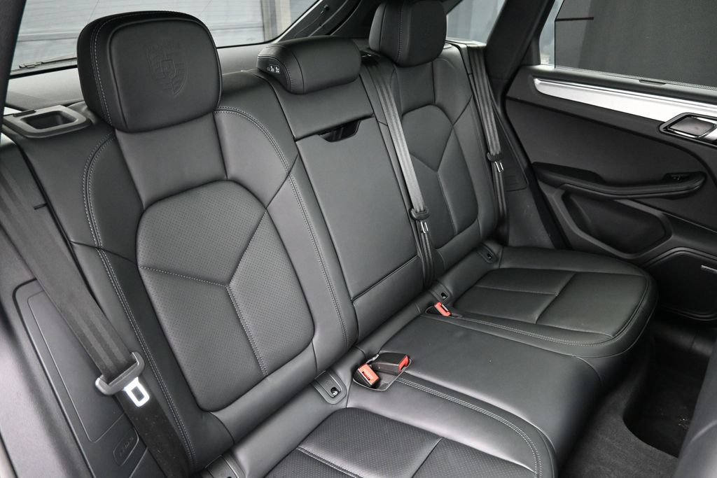 Certified 2026 Porsche Macan AWD/4WD image 27