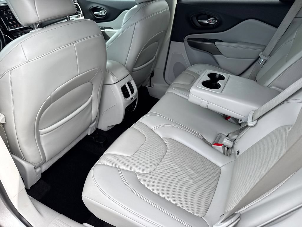 Used 2019 Jeep Cherokee Limited FWD image 19