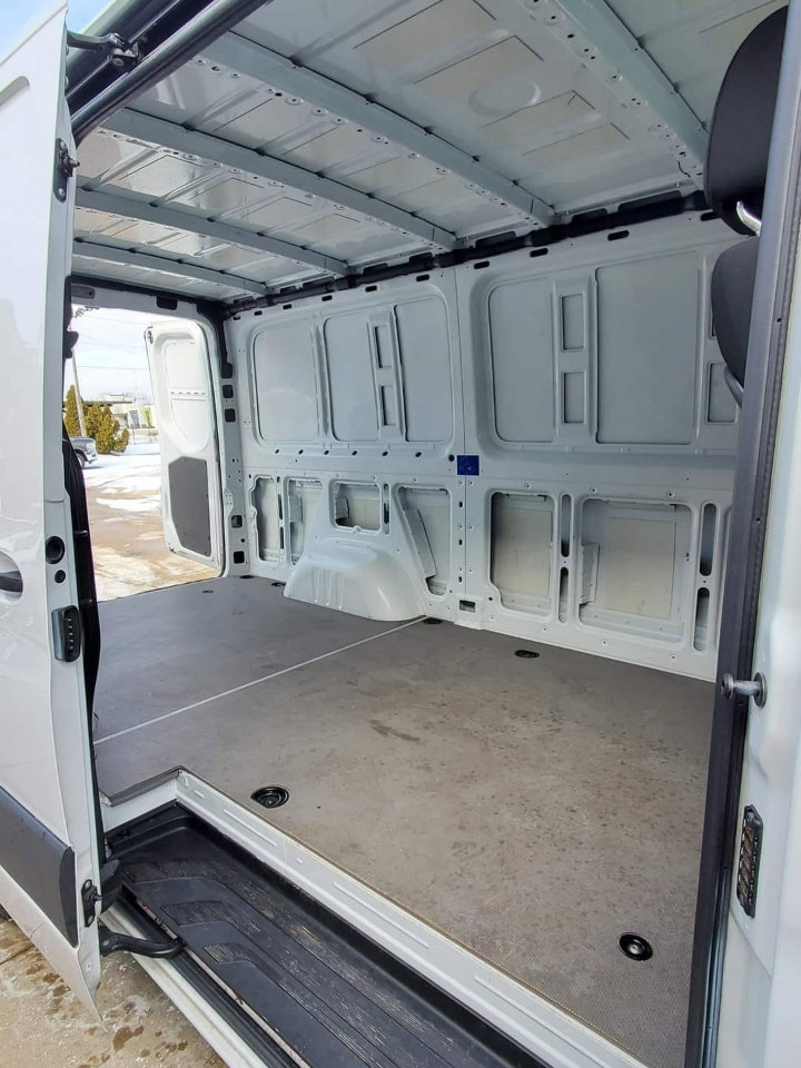 Used 2019 Freightliner Sprinter 2500 w/ Driver Convenience Package image 18