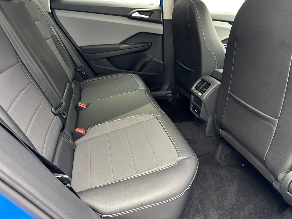 Used 2022 Volkswagen Taos SE w/ Panoramic Sunroof Package AWD/4WD image 39