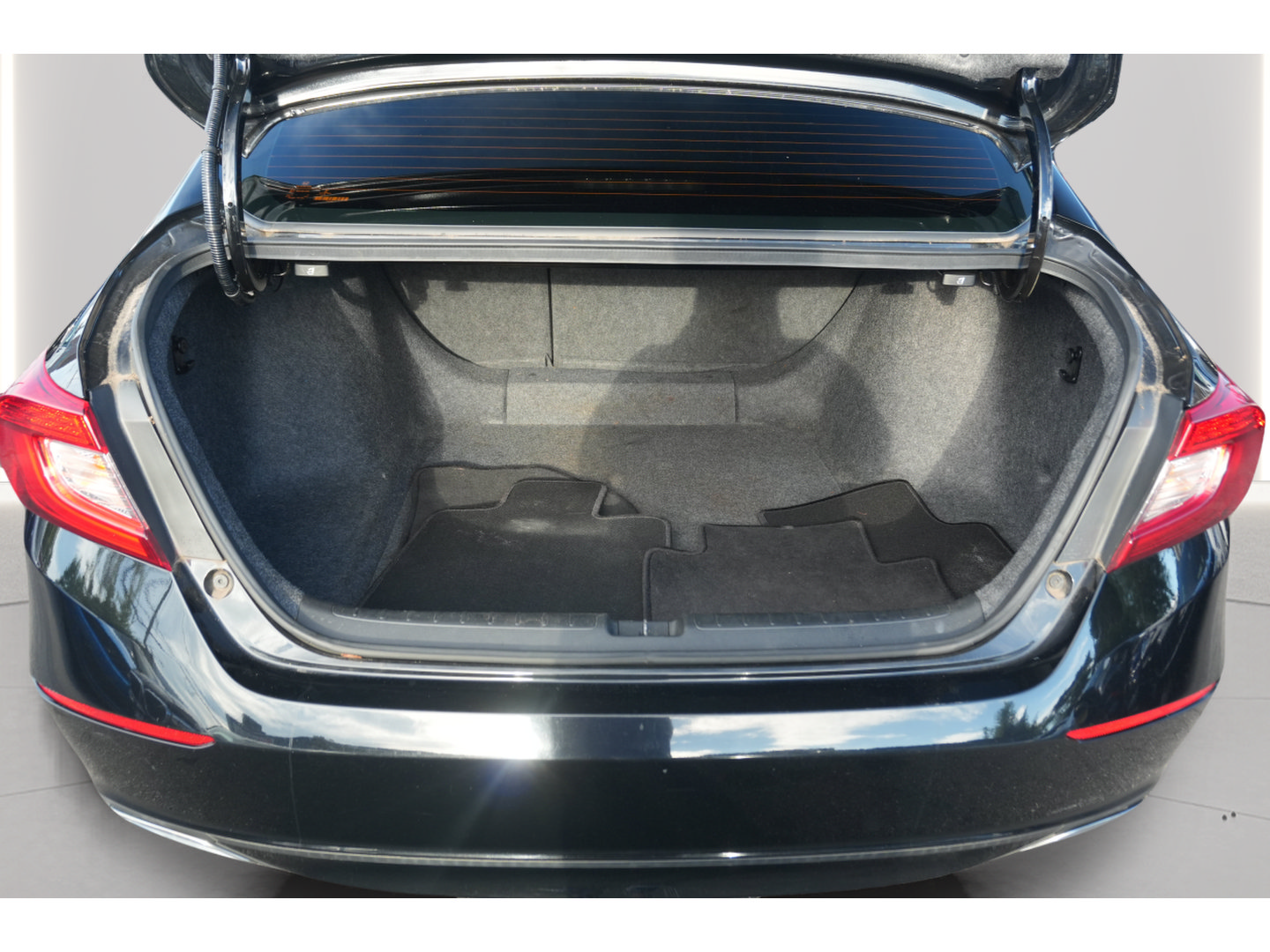 Used 2019 Honda Accord Sport image 9