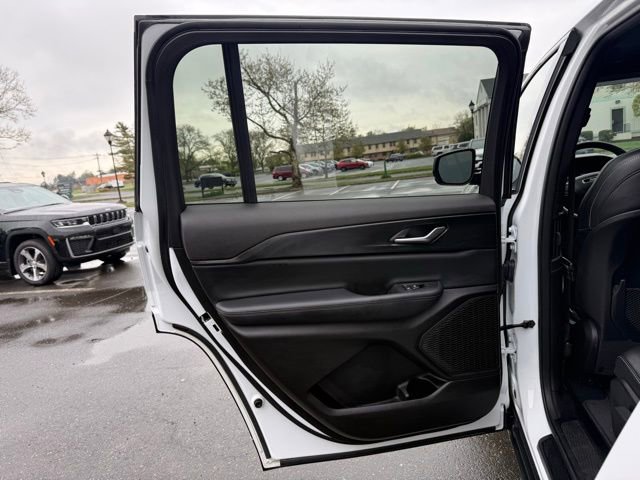 Certified 2024 Jeep Grand Cherokee L Altitude AWD/4WD image 28