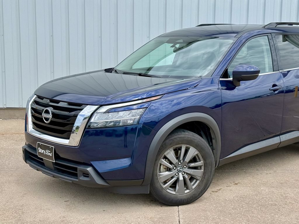Used 2022 Nissan Pathfinder SV AWD/4WD image 2