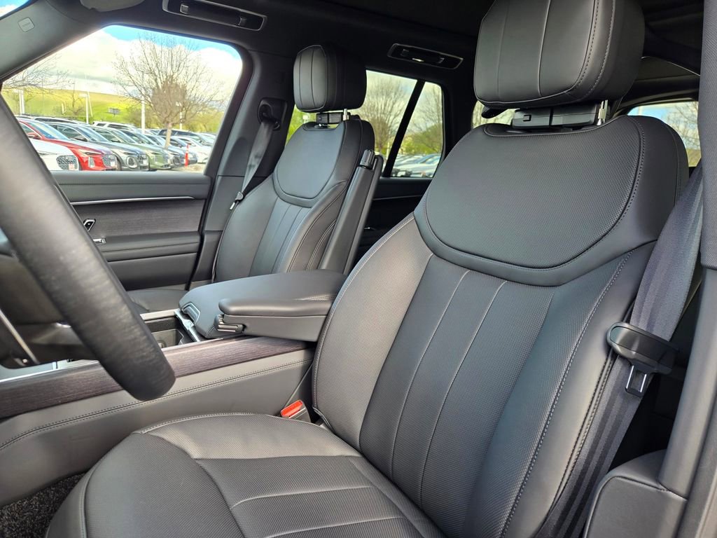 New 2026 Land Rover Range Rover SE image 12
