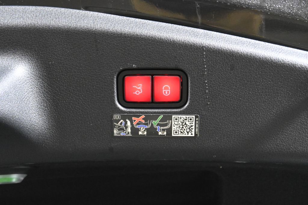 Certified 2024 Mercedes-Benz CLE 300 4MATIC Coupe image 33