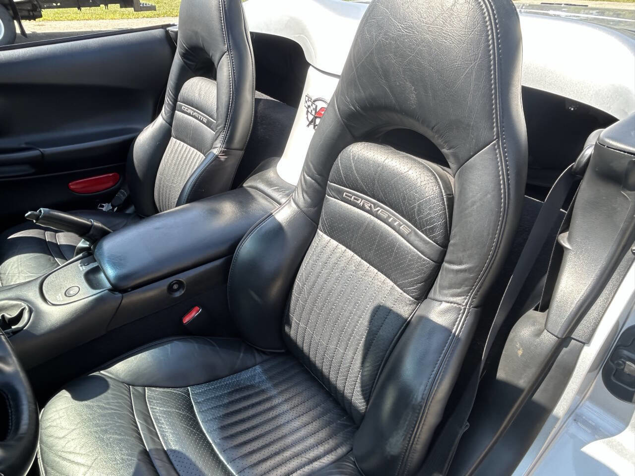 Used 2002 Chevrolet Corvette Convertible w/ Preferred Equipment Group2 image 26
