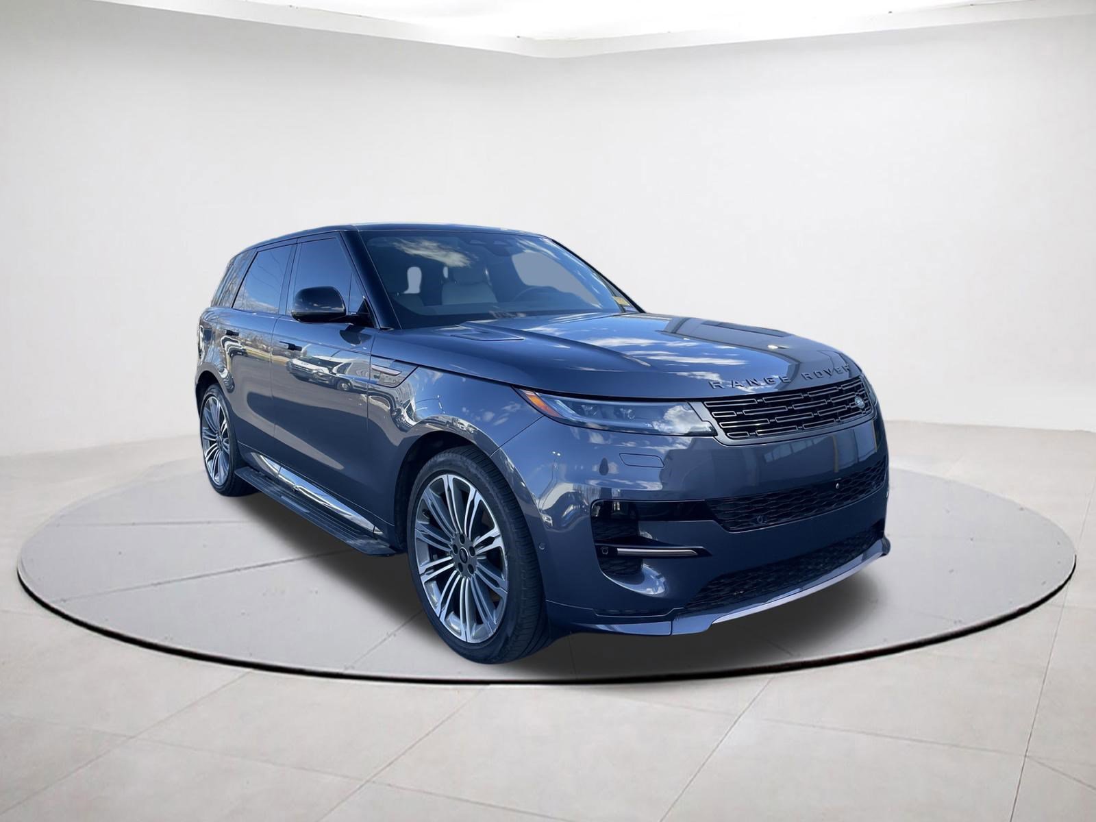 Used 2024 Land Rover Range Rover Sport Dynamic SE image 1