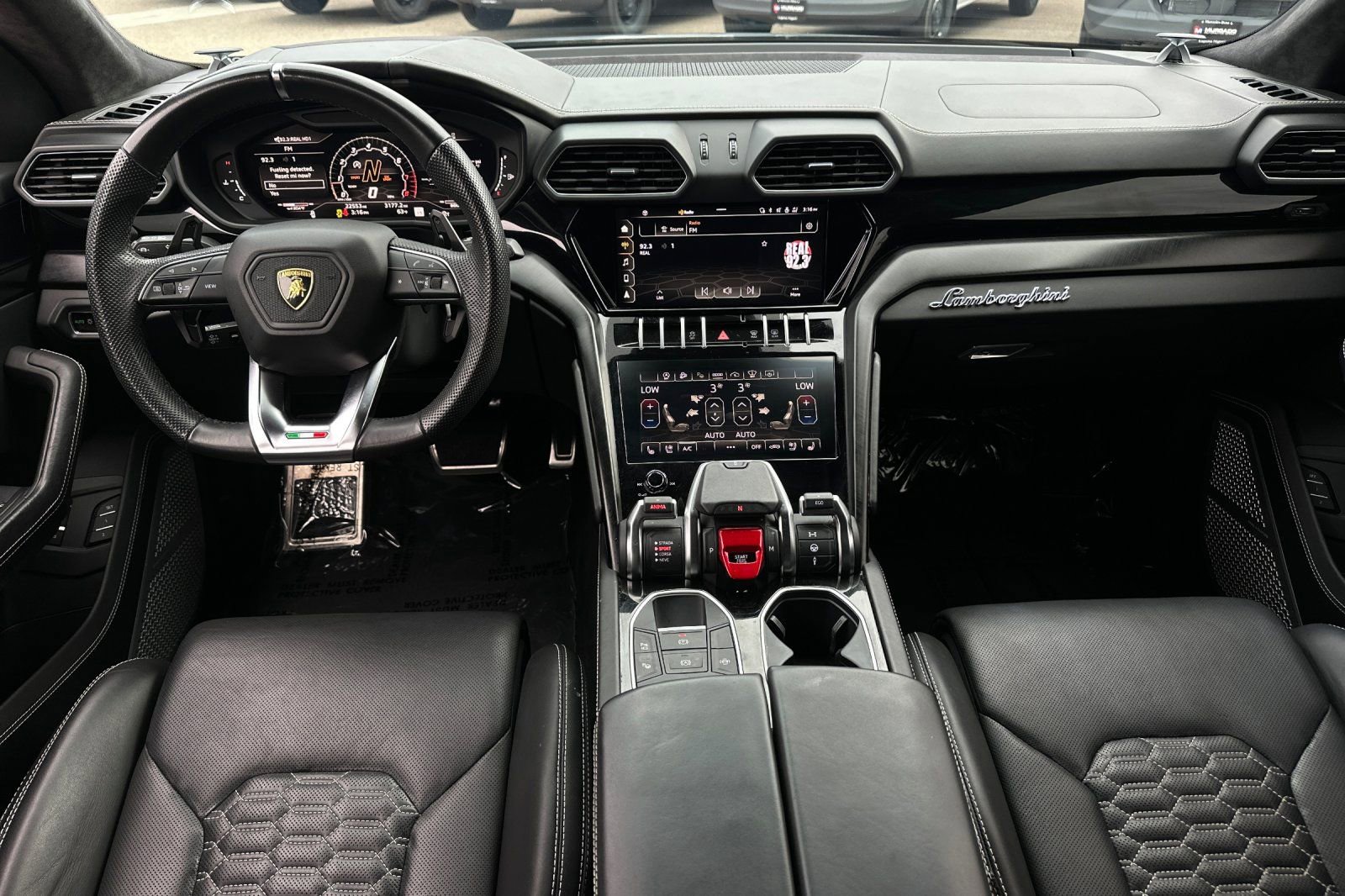 Used 2022 Lamborghini Urus image 3