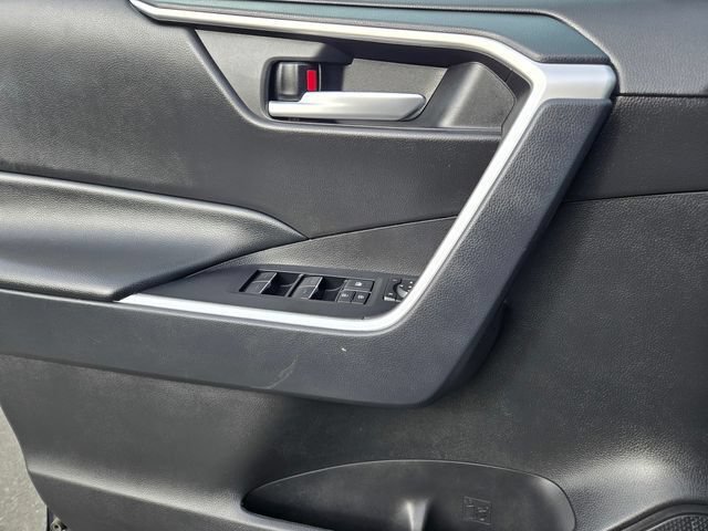 Used 2025 Toyota RAV4 XLE AWD/4WD image 20