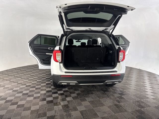 Used 2024 Ford Explorer XLT w/ Equipment Group 202A image 19