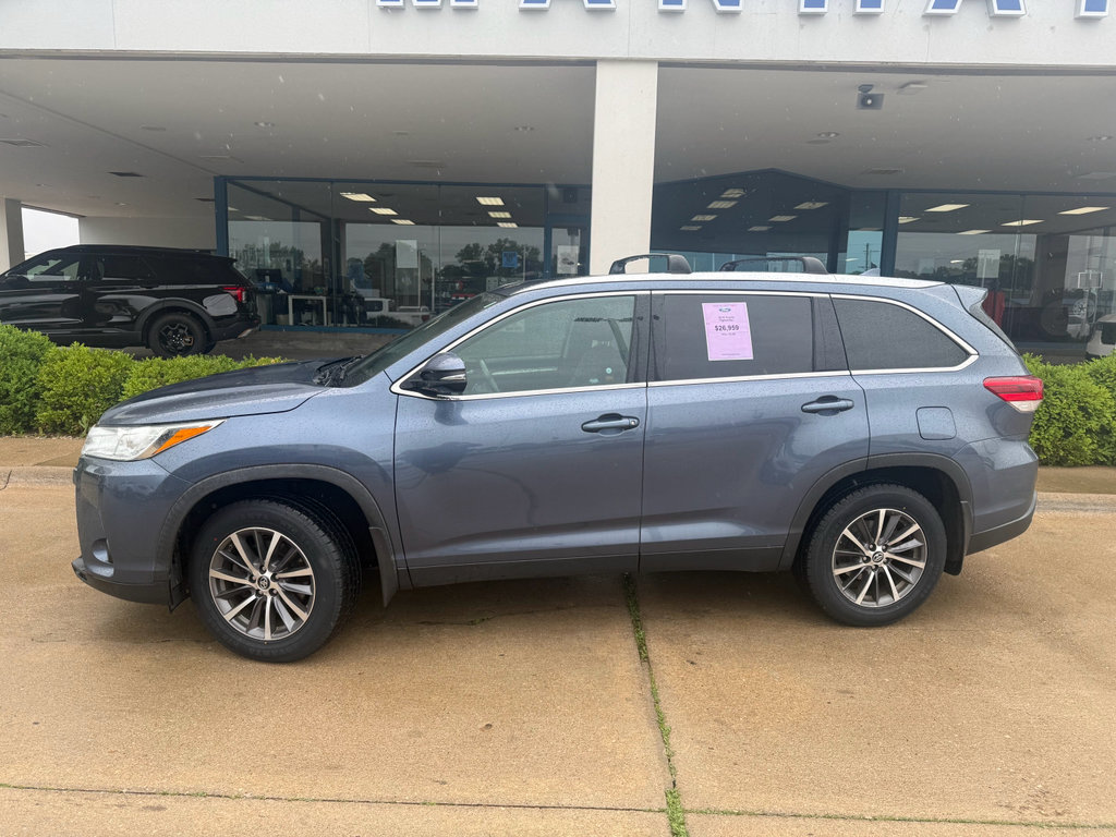 Used 2019 Toyota Highlander XLE AWD/4WD image 9