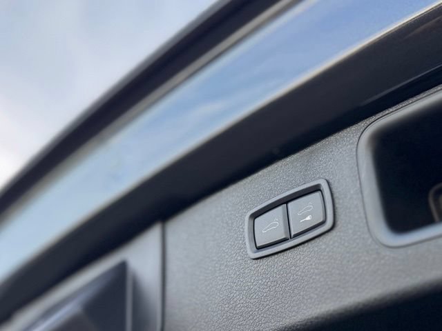 Certified 2026 Porsche Macan AWD/4WD image 37