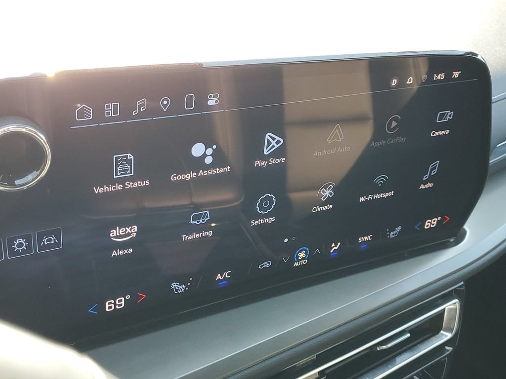 Used 2025 Chevrolet Traverse LT FWD image 19