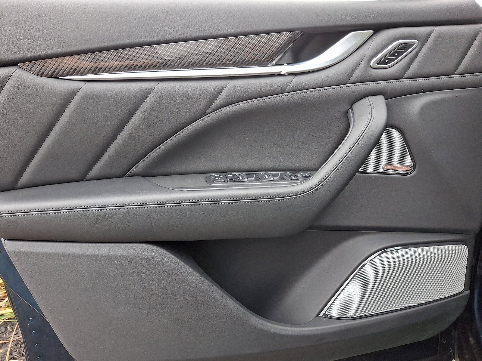 Used 2024 Maserati Levante Trofeo AWD/4WD image 13