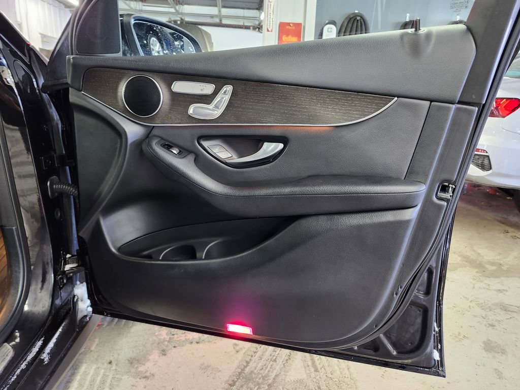 Used 2020 Mercedes-Benz GLC 300 4MATIC image 11