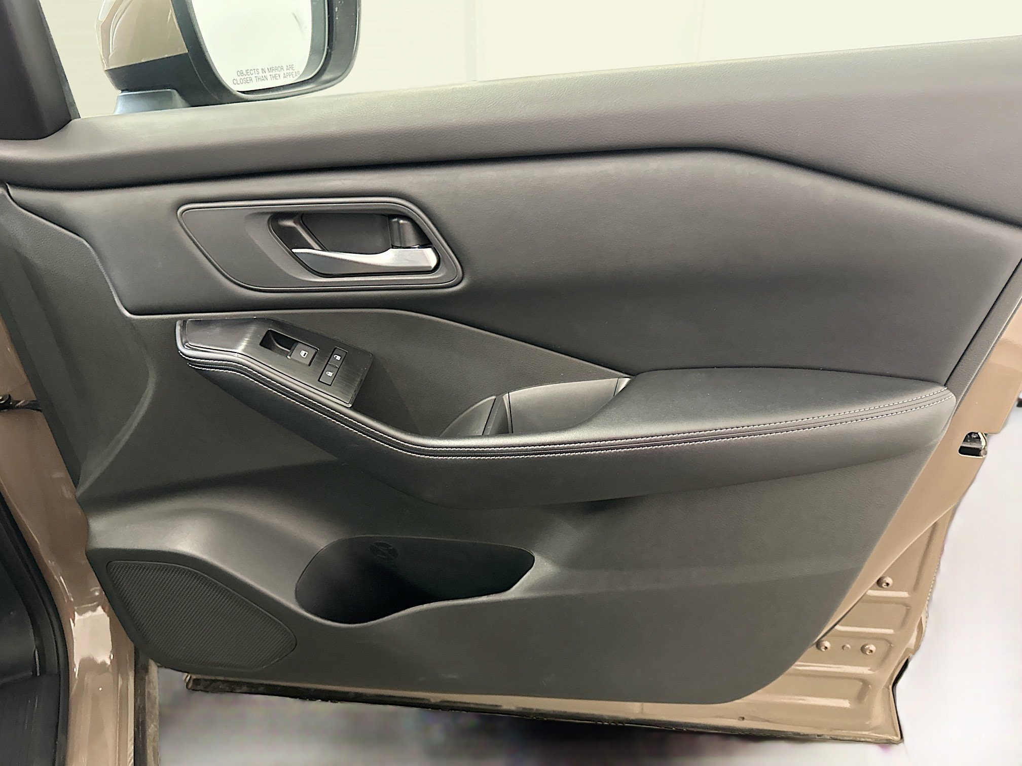 Used 2025 Nissan Rogue SV image 33