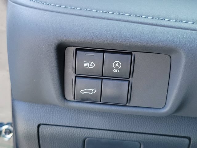 Used 2024 Toyota Highlander LE FWD image 16