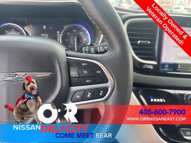 Used 2023 Chrysler Pacifica Touring-L image 20
