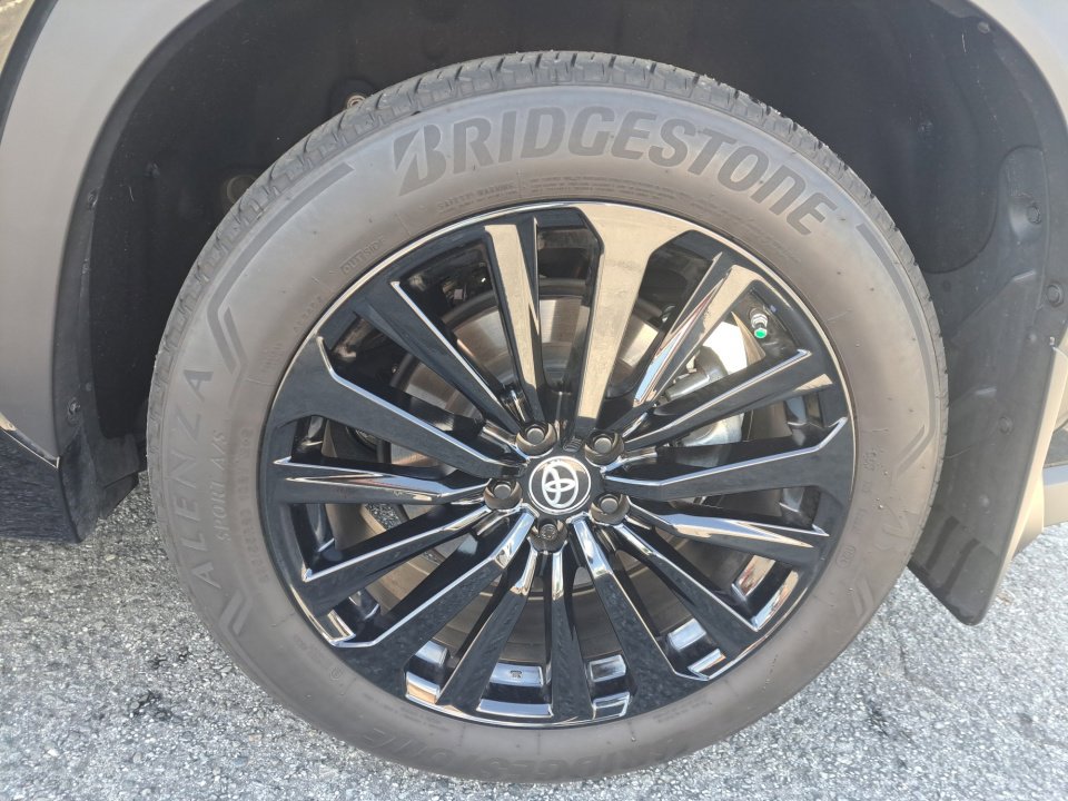 Used 2024 Toyota Highlander XSE FWD image 23