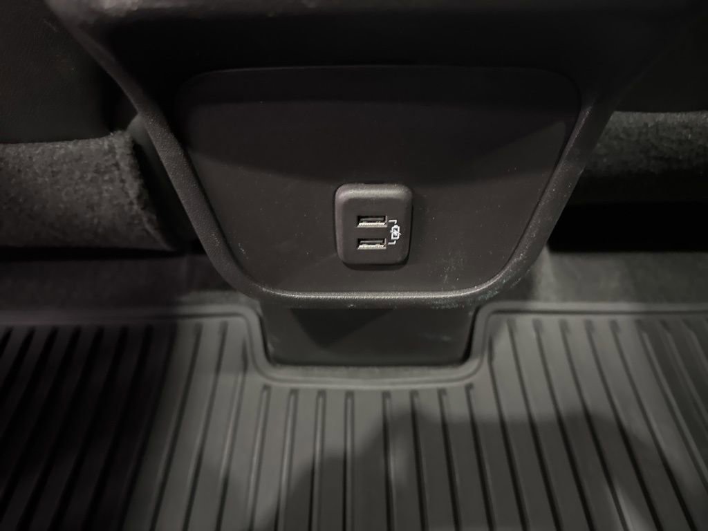 Used 2023 Chevrolet Equinox RS image 36