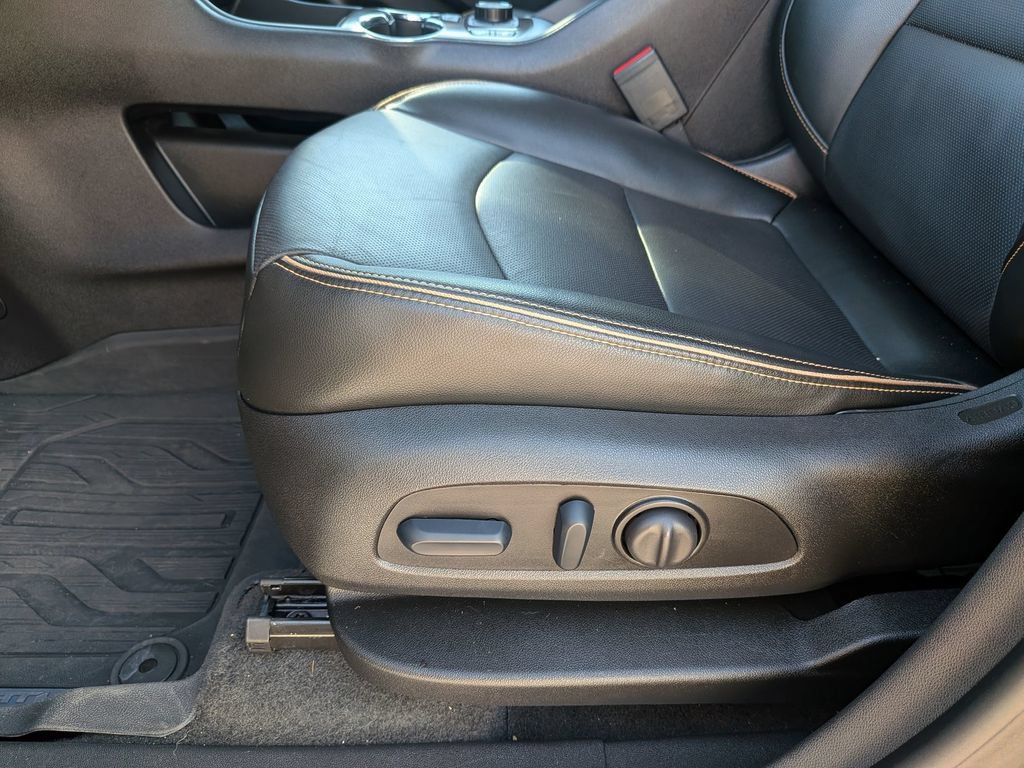 Used 2024 GMC Terrain AT4 w/ Tech Package AWD/4WD image 18