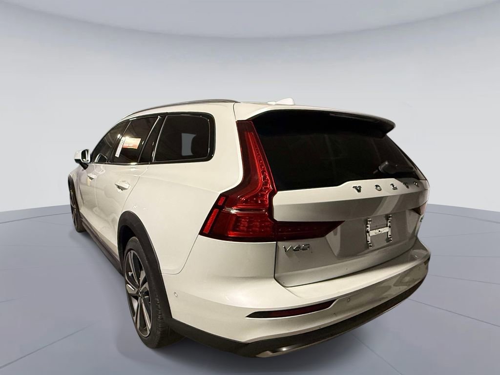Used 2025 Volvo V60 B5 Cross Country Plus AWD/4WD image 5