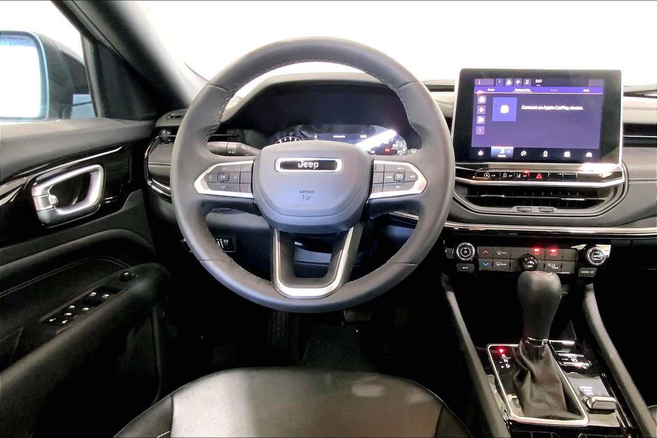 Used 2024 Jeep Compass Latitude w/ Altitude Special Edition AWD/4WD image 4