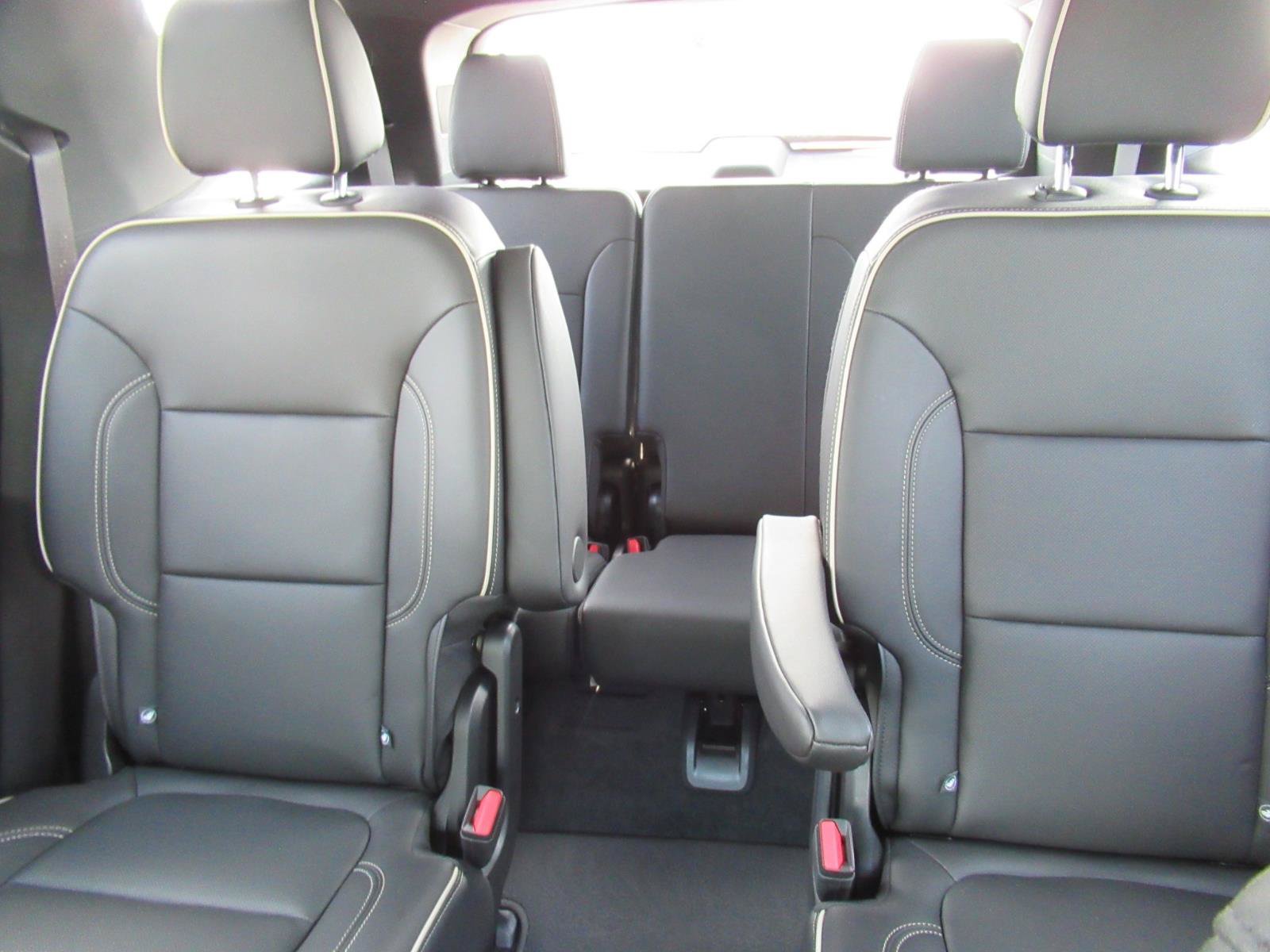 Used 2023 Chevrolet Traverse Premier w/ Redline Edition FWD image 20