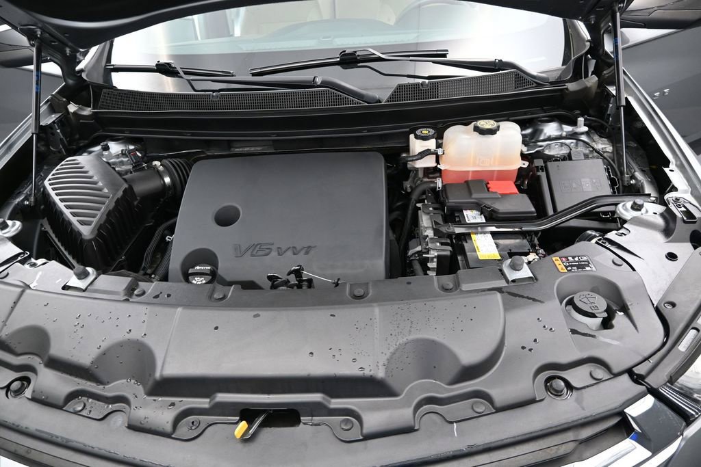 Used 2023 Chevrolet Traverse LS FWD image 16