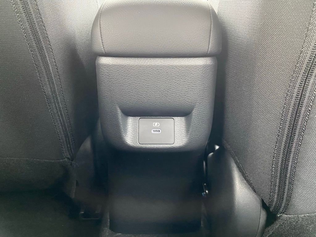 New 2025 Nissan Versa SR w/ Trunk Package image 17