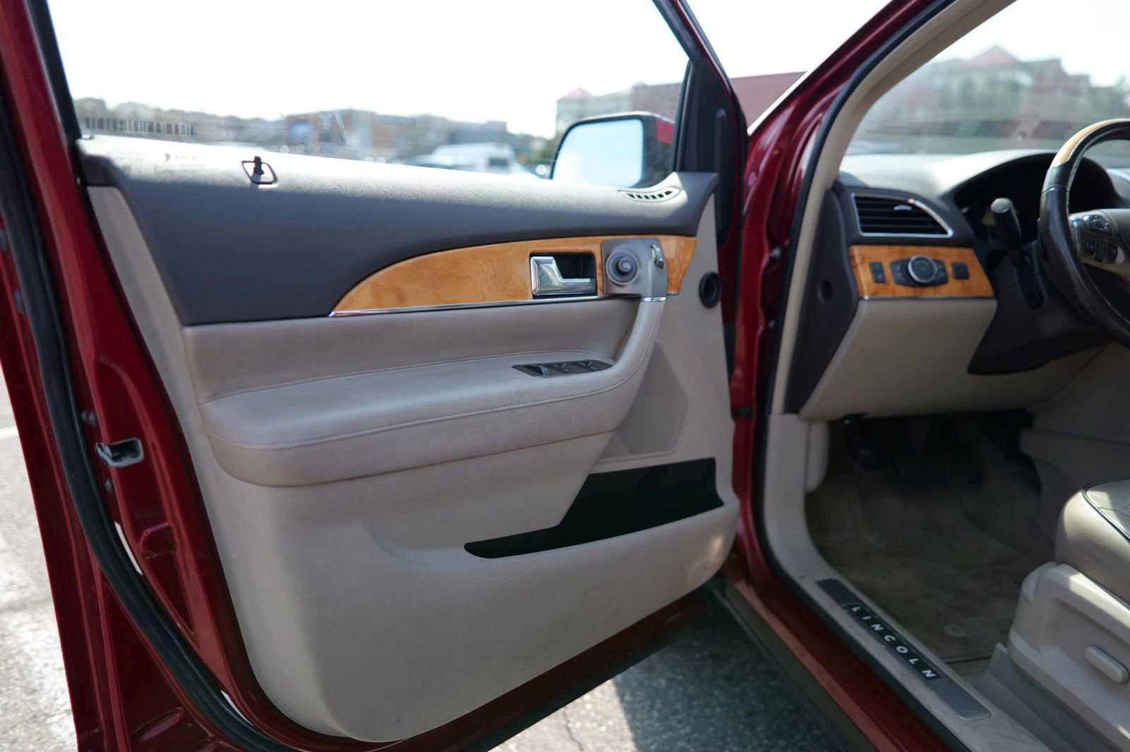 Used 2013 Lincoln MKX AWD image 16