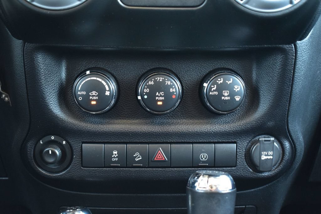 Used 2013 Jeep Wrangler Unlimited Rubicon w/ Connectivity Group AWD/4WD image 26