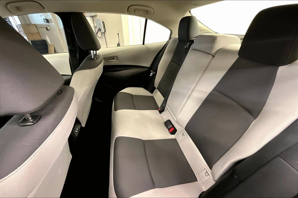Used 2025 Toyota Corolla LE FWD image 22