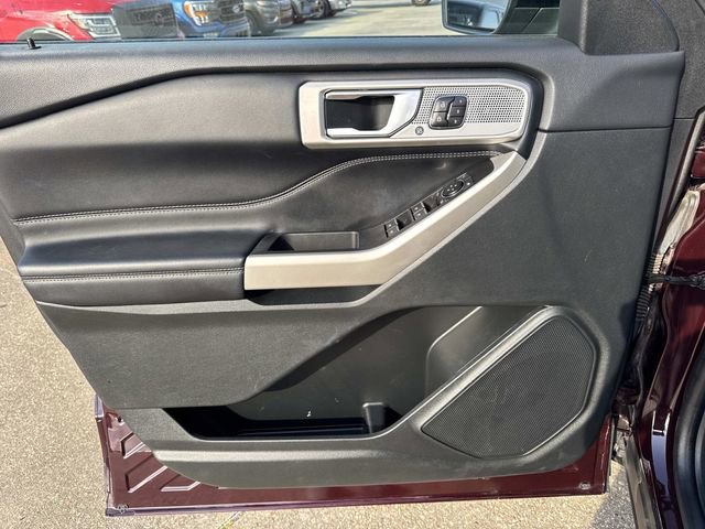 Used 2023 Ford Explorer Limited w/ Equipment Group 301A AWD/4WD image 23