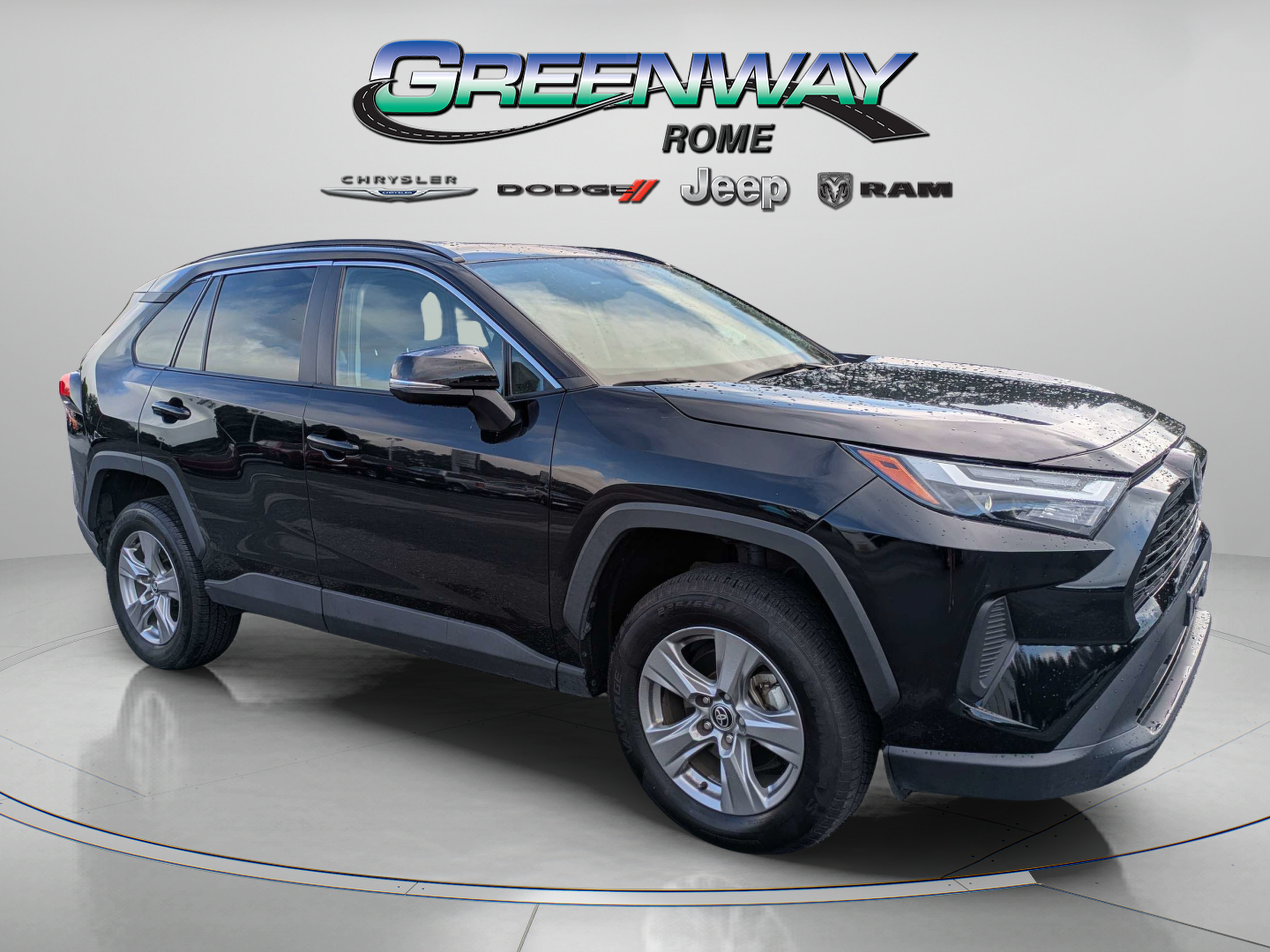 Used 2024 Toyota RAV4 XLE FWD image 2