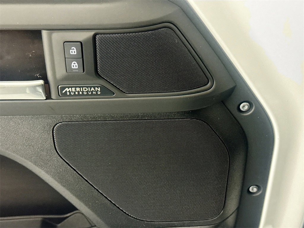 New 2026 Land Rover Defender 130 X-Dynamic SE image 17