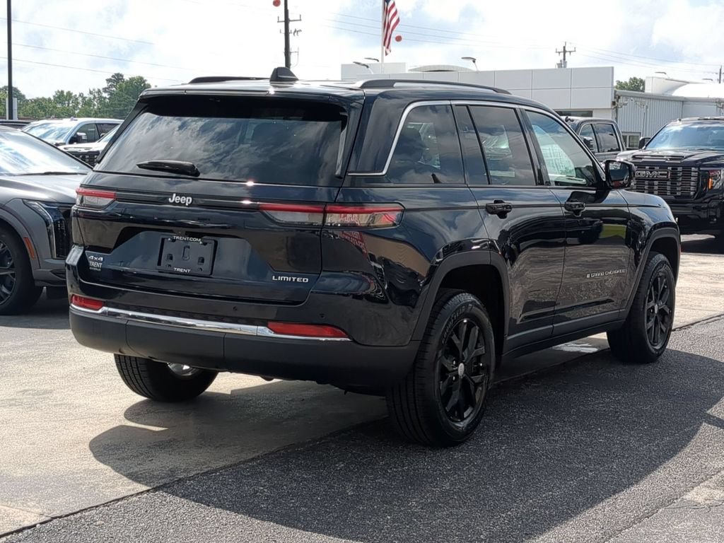 Used 2023 Jeep Grand Cherokee Limited AWD/4WD image 5